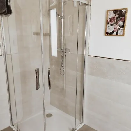 Landhausstil-familienferienwohnung Florentine Apartment Bad Klosterlausnitz